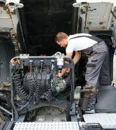 imgi_168_professional-truck-mechanic-working-vehicle-repair-service_255667-61149